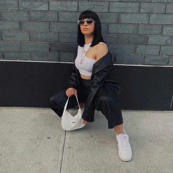 Hi! Names Sahar 🌙 I love fashion and reselling my styles! Send me offers! ♥️ - Picture 11 of 14